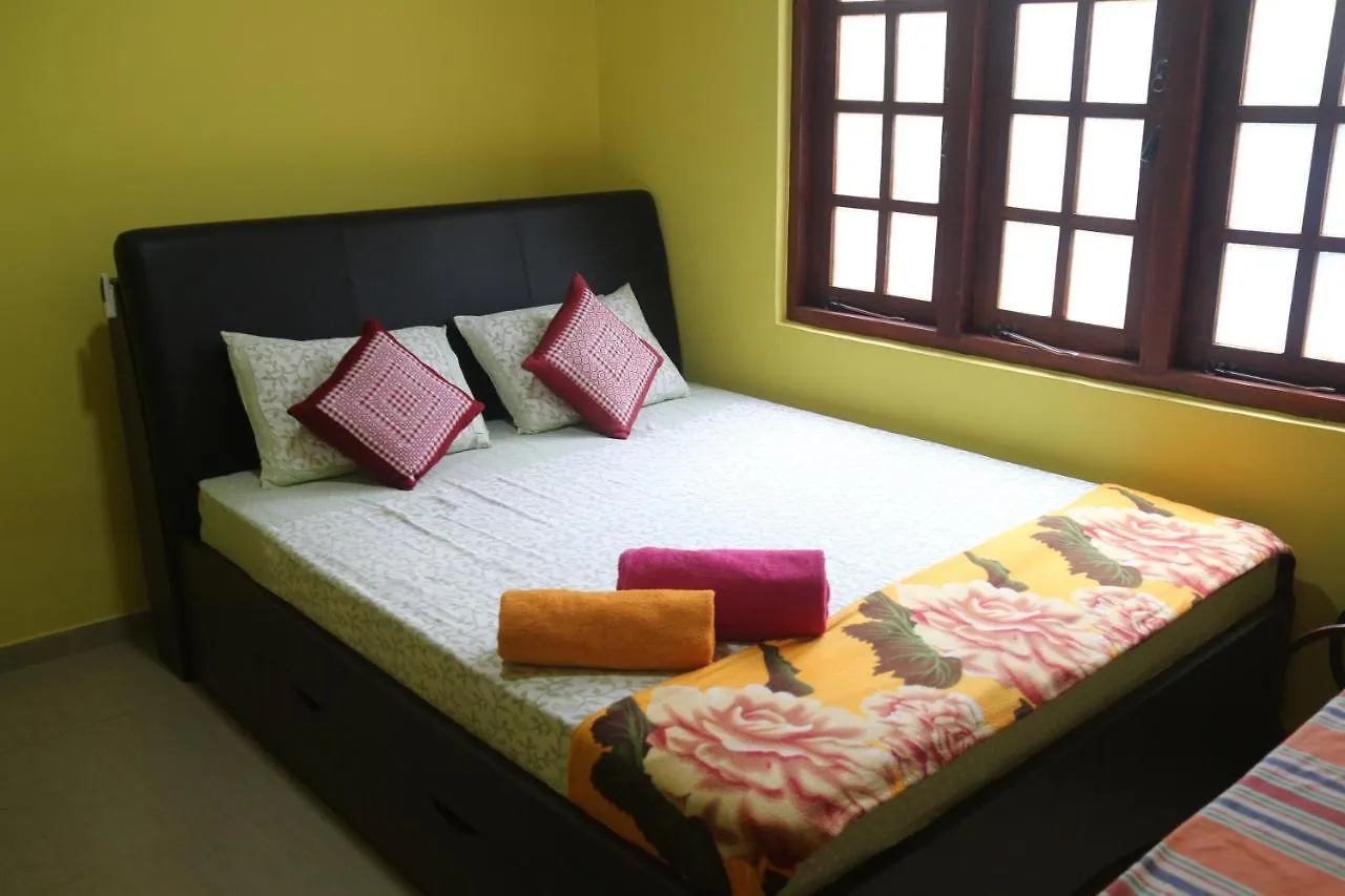 Apple Sara Home Stay Kandy 0*,