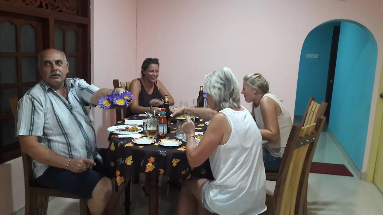 Apple Sara Home Stay contacts